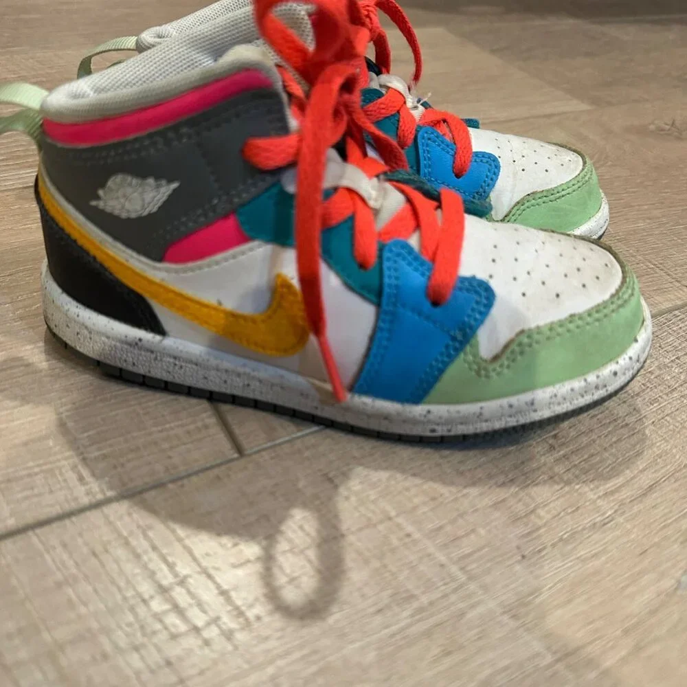 NIKE GIRLS SIZE 9C AIR JORDAN HIGH TOP SHOES COLOR